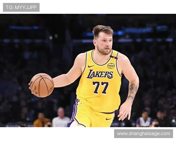 里夫斯称东契奇争MVP赛程艰苦坚持 里夫斯称东契奇争MVP赛程艰苦坚持